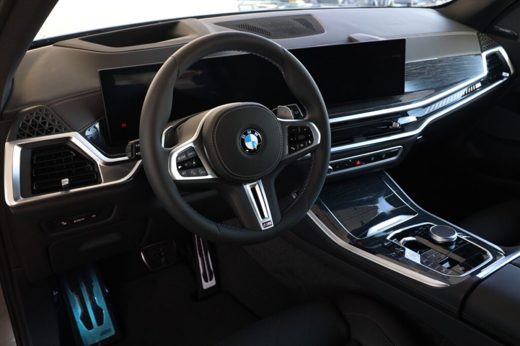 BMW X5 M60i