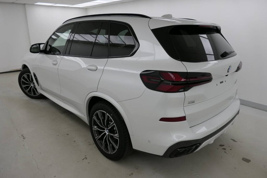 BMW X5 M60i