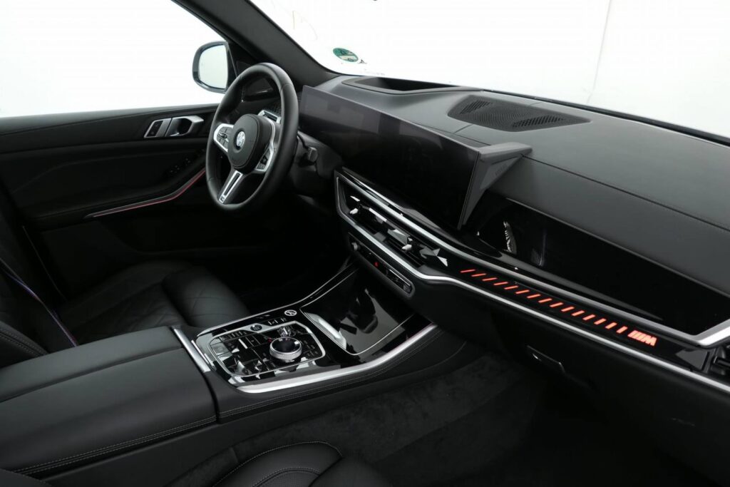BMW X5 M60i
