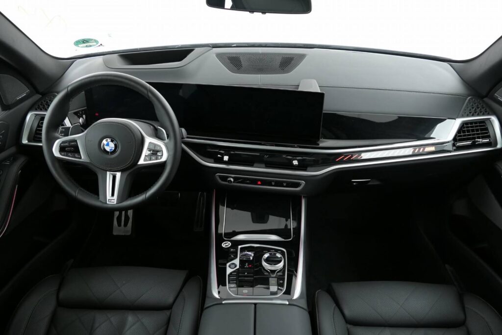 BMW X5 M60i