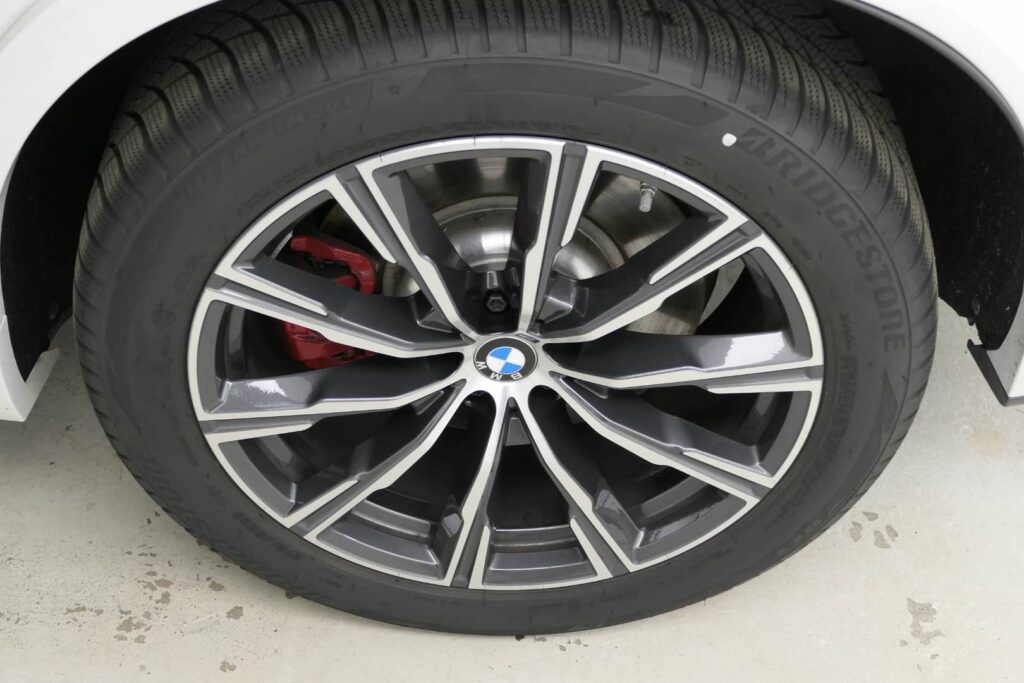 BMW X5 M60i