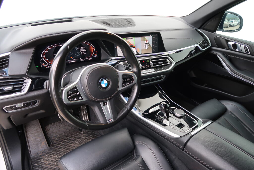BMW X5 M50i