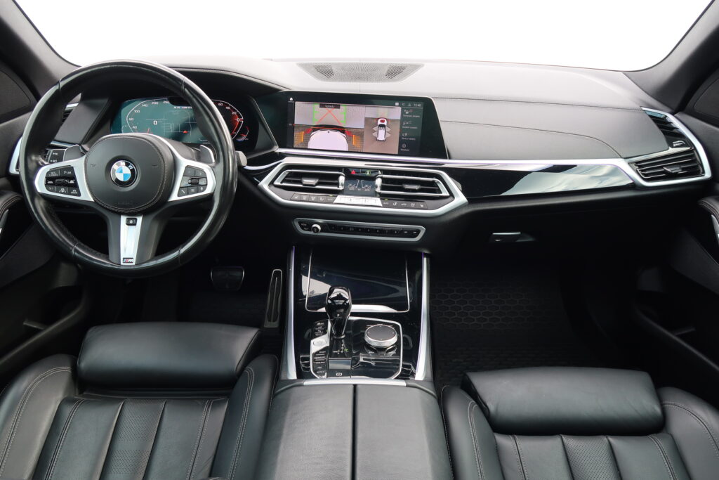 BMW X5 M50i