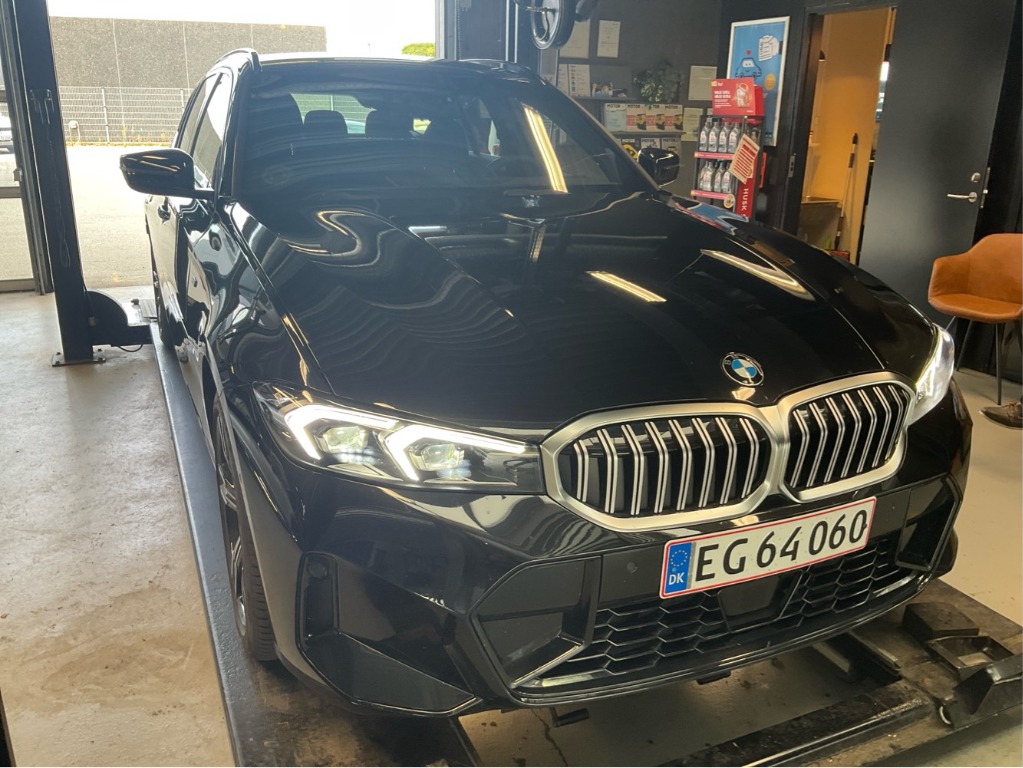BMW 330i xDrive Touring