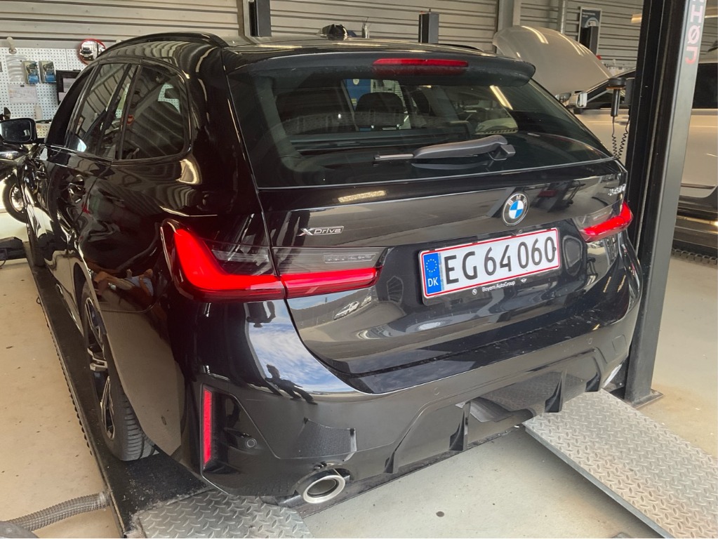 BMW 330i xDrive Touring