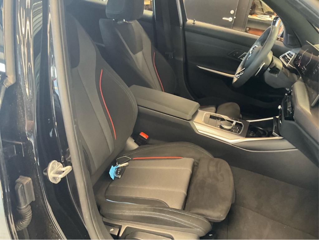 BMW 330i xDrive Touring