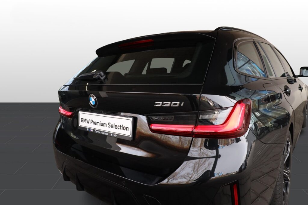 BMW 330i xDrive Touring