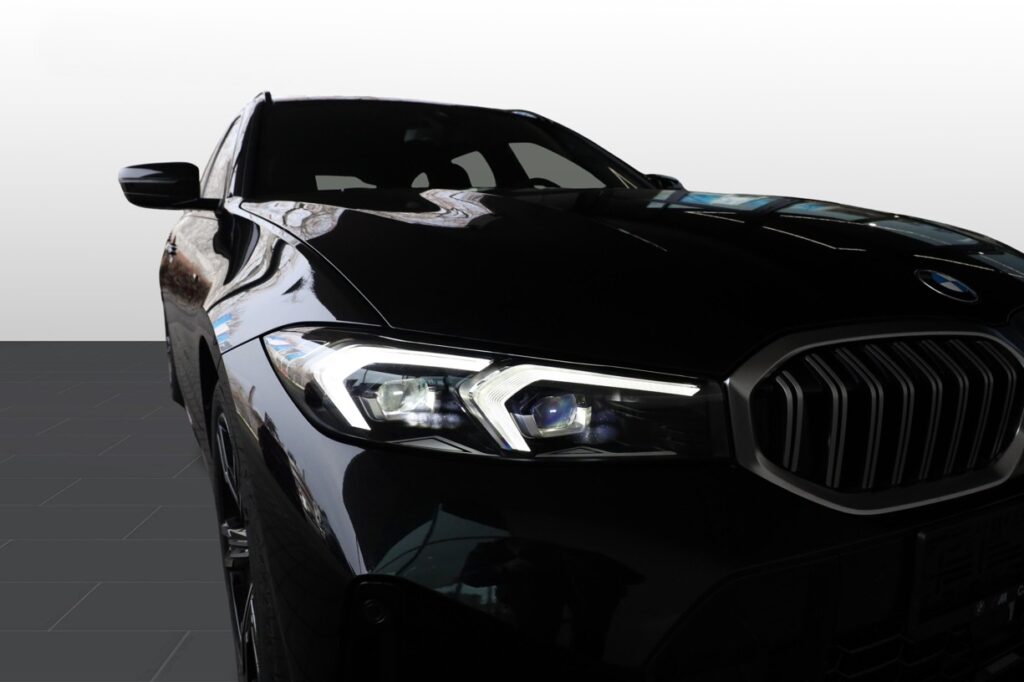 BMW 330i xDrive Touring
