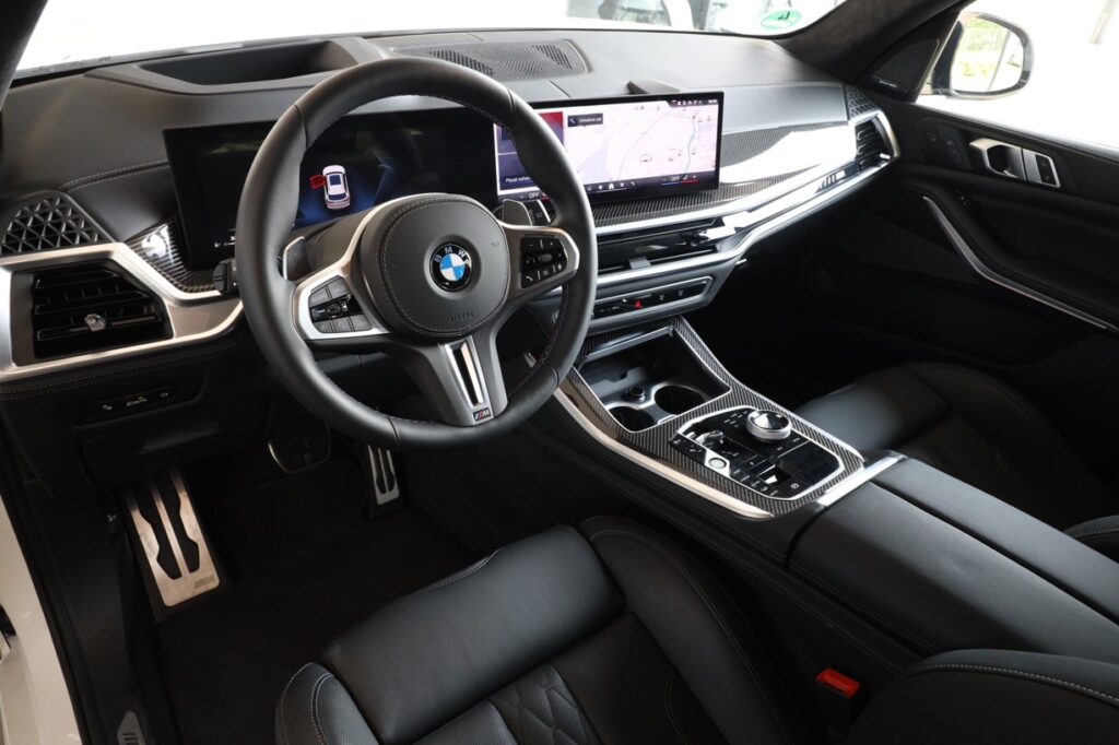 BMW X5 M60i