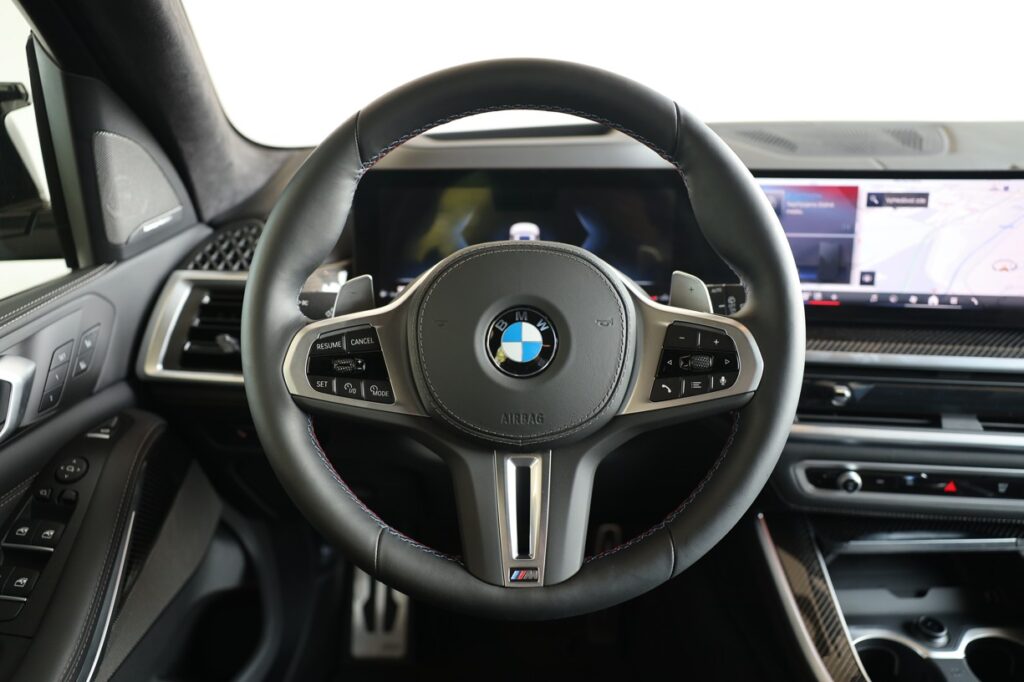 BMW X5 M60i