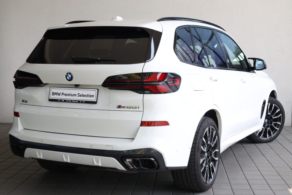 BMW X5 M60i