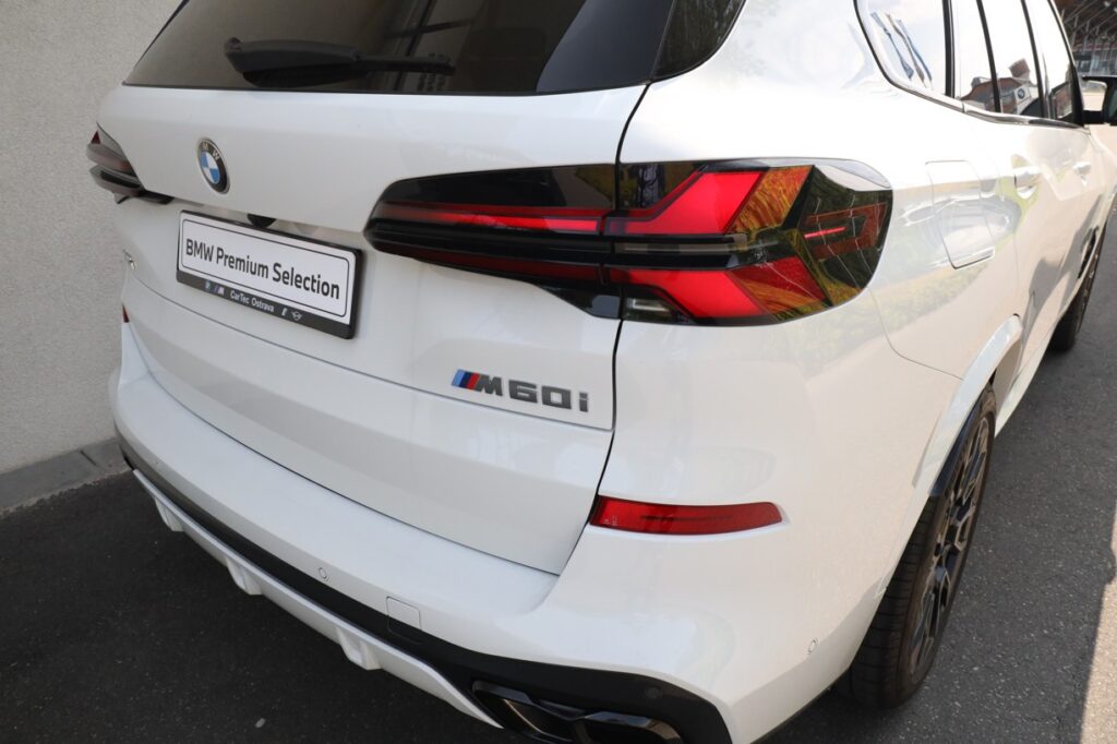 BMW X5 M60i