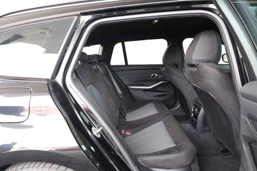 BMW 330i xDrive Touring