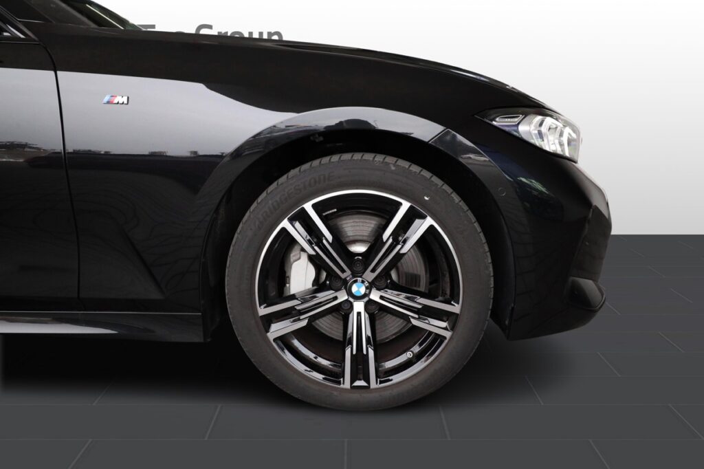 BMW 330i xDrive Touring