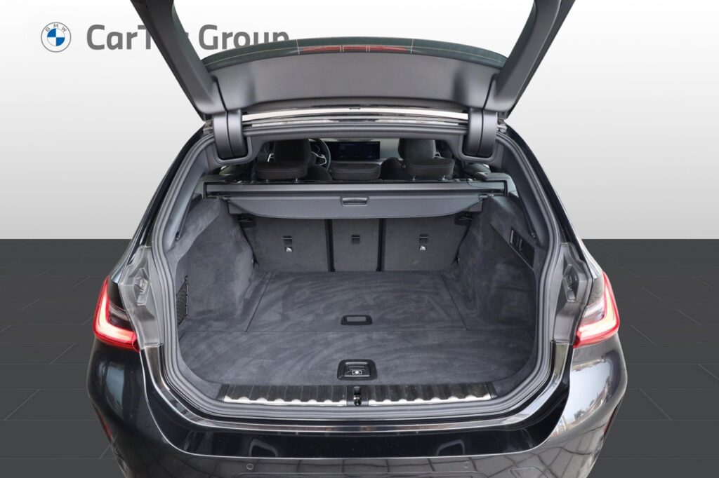 BMW 330i xDrive Touring