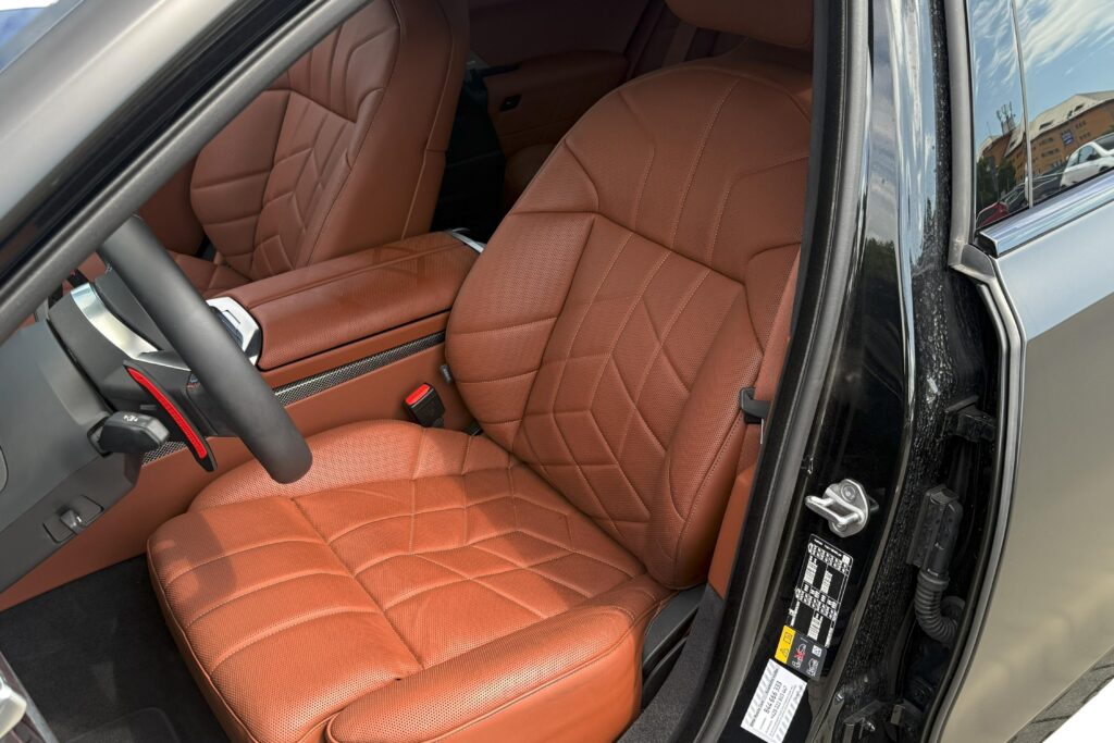 BMW M760e xDrive Sedan