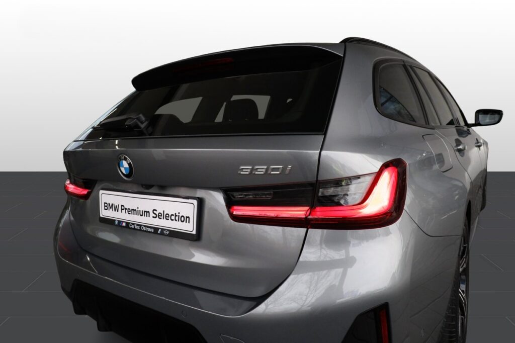 BMW 330i xDrive Touring