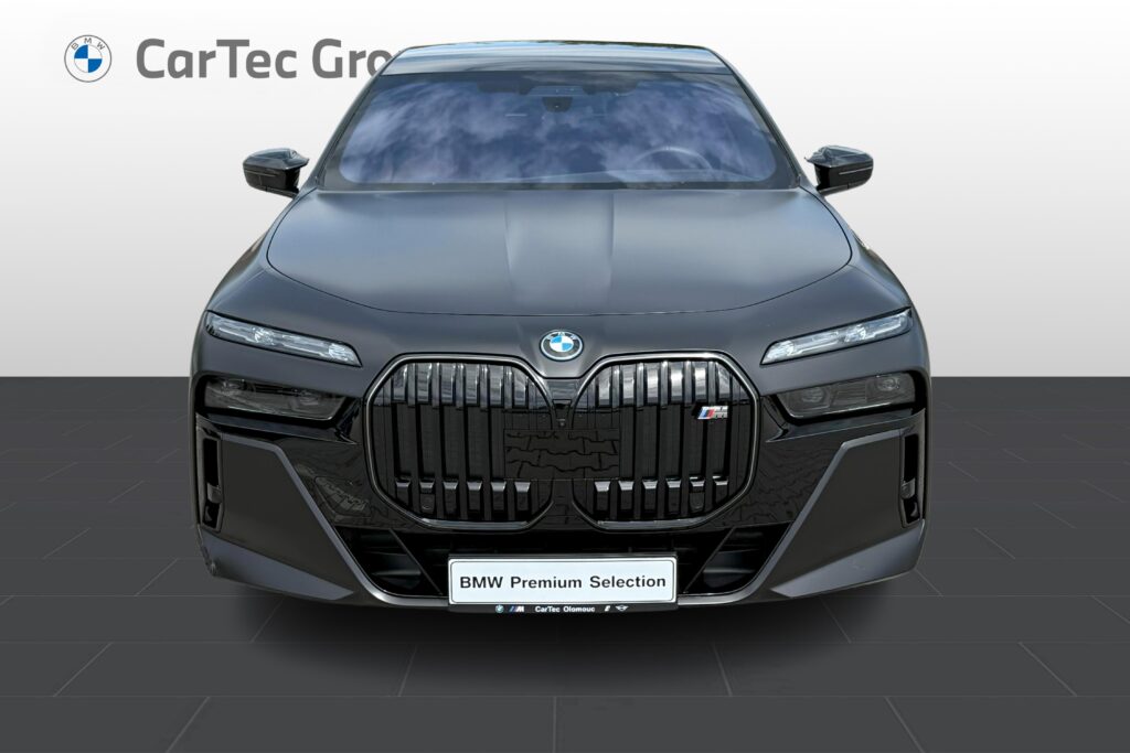 BMW M760e xDrive Sedan