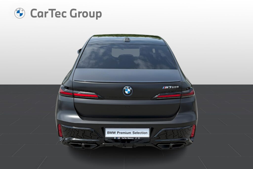 BMW M760e xDrive Sedan