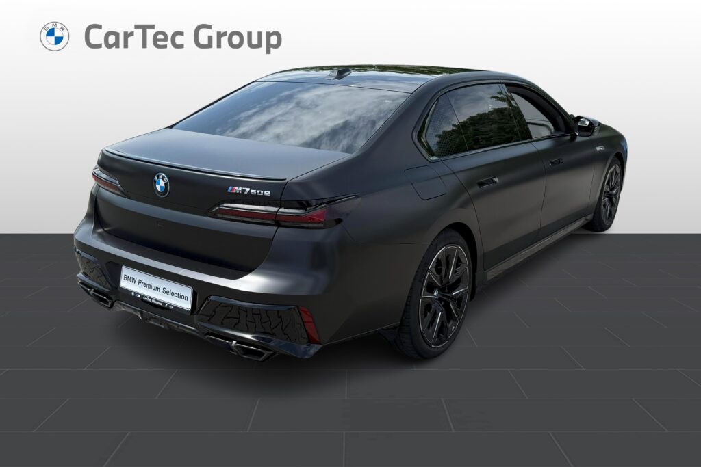 BMW M760e xDrive Sedan