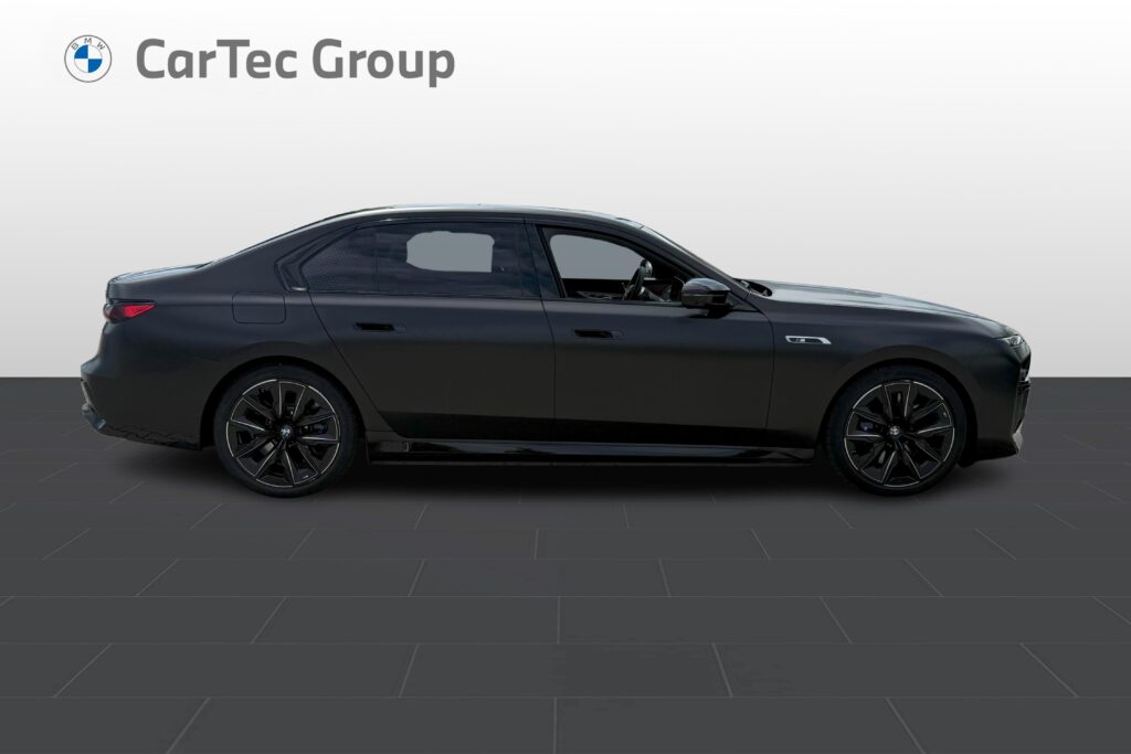 BMW M760e xDrive Sedan