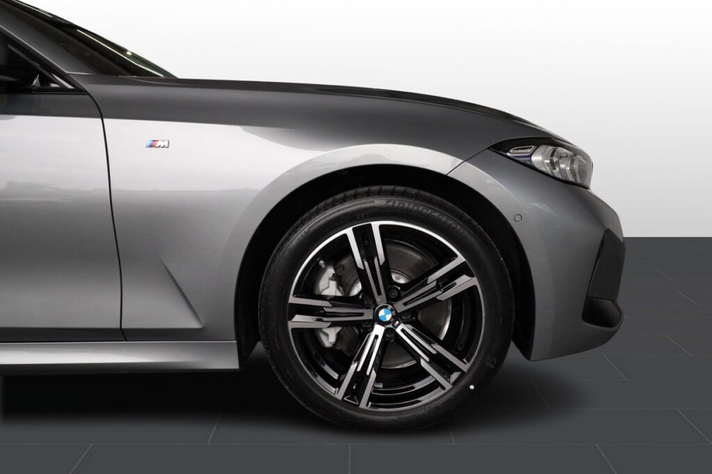 BMW 330i xDrive Touring