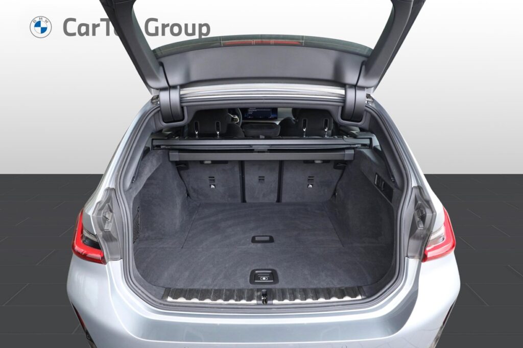 BMW 330i xDrive Touring