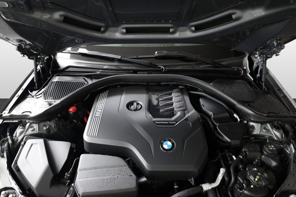 BMW 330i xDrive Touring