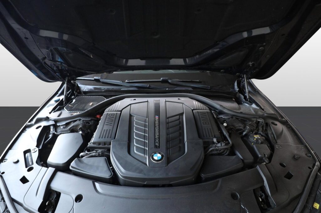BMW M760Li xDrive