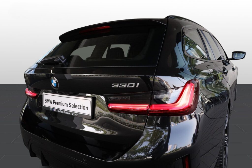 BMW 330i xDrive Touring