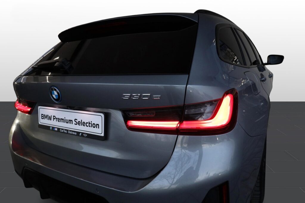 BMW 330e xDrive Touring