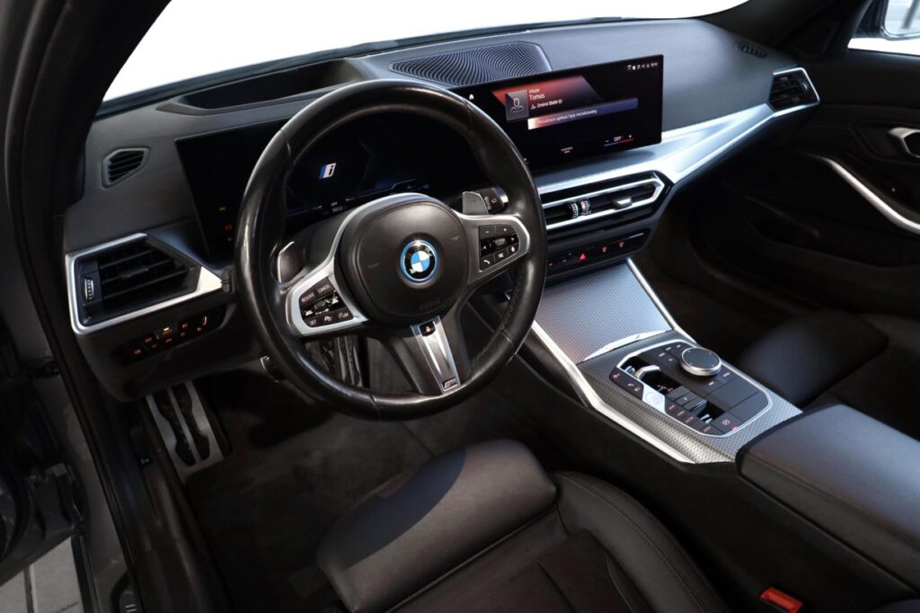 BMW 330e xDrive Touring