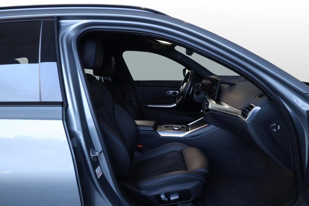 BMW 330e xDrive Touring