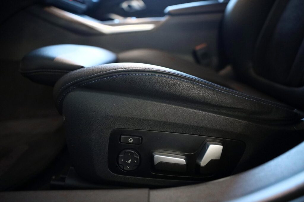 BMW 330e xDrive Touring