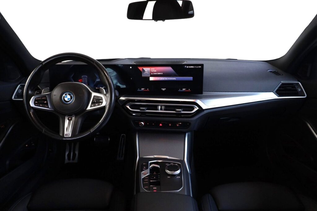 BMW 330e xDrive Touring