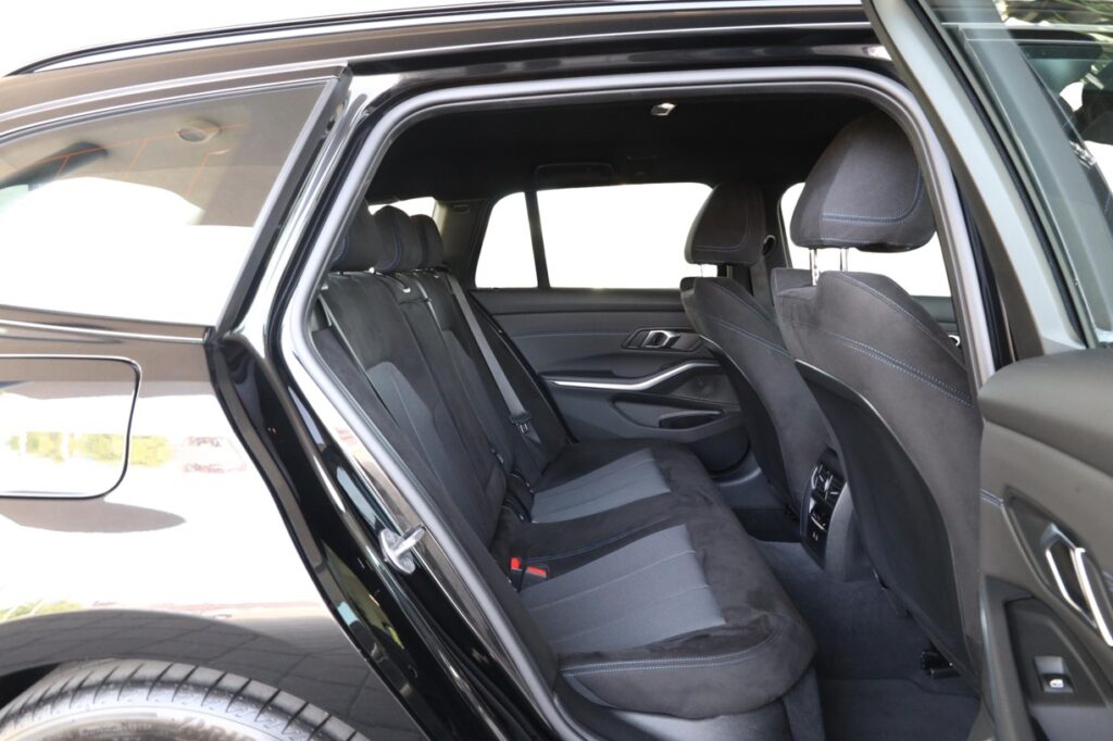 BMW 330i xDrive Touring