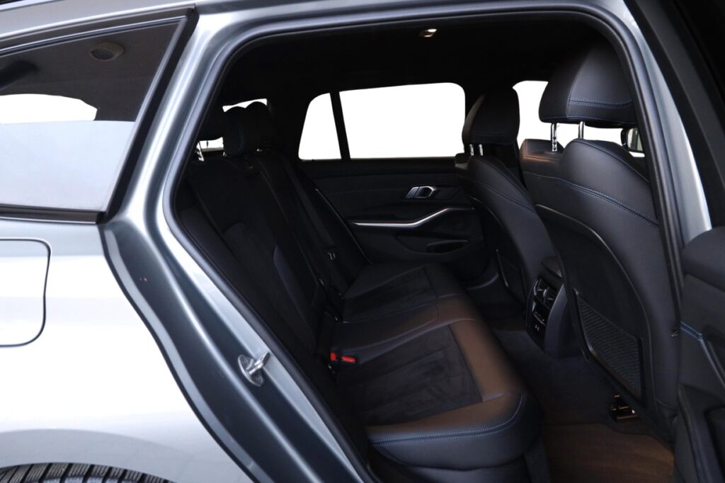 BMW 330e xDrive Touring