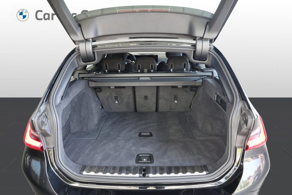 BMW 330i xDrive Touring