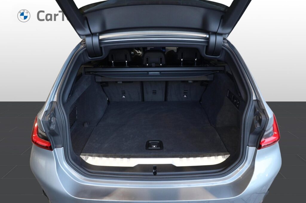 BMW 330e xDrive Touring