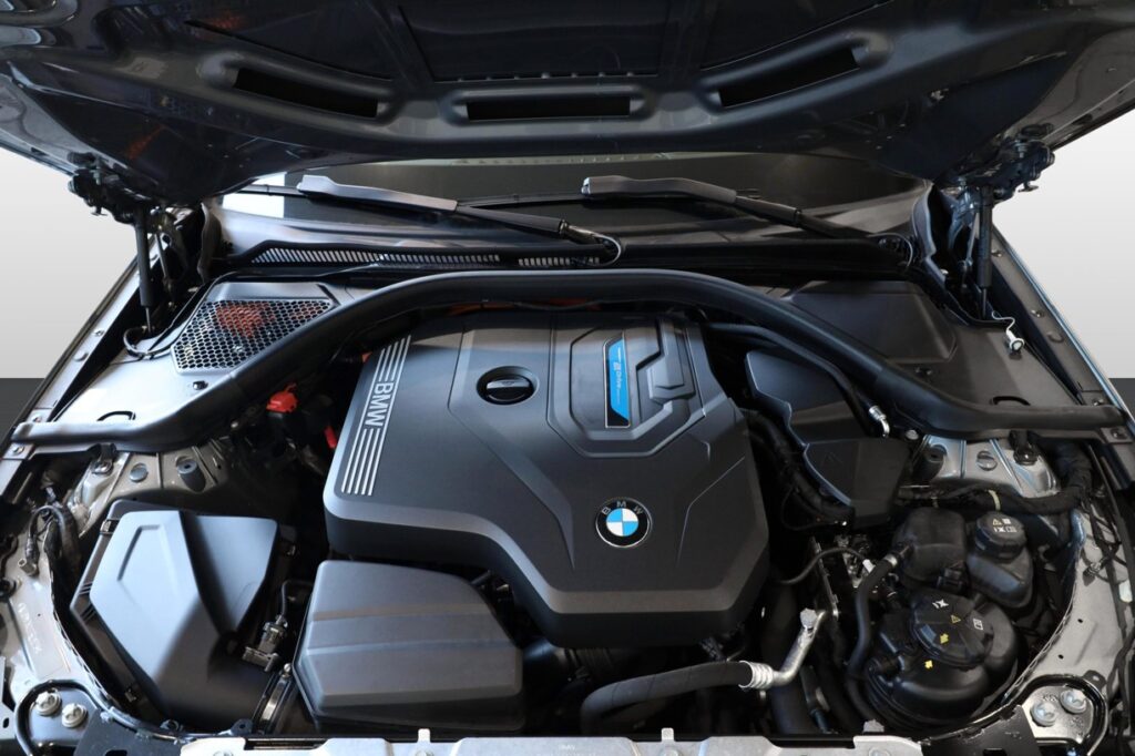 BMW 330e xDrive Touring