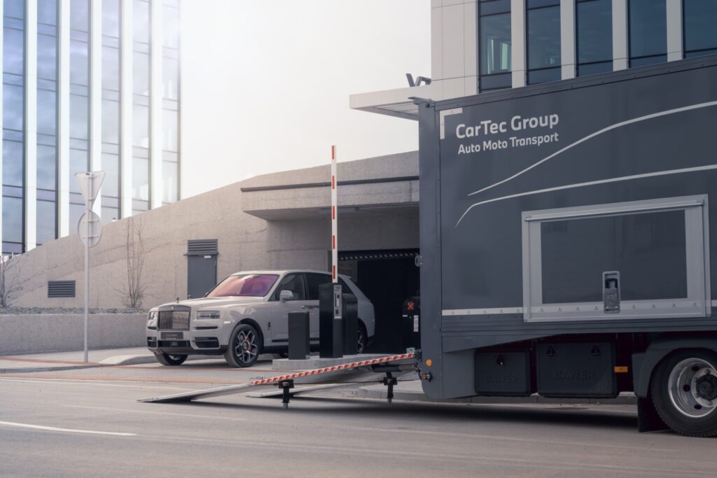 KRYTÝ TRANSPORT VOZŮ A MOTOCYKLŮ