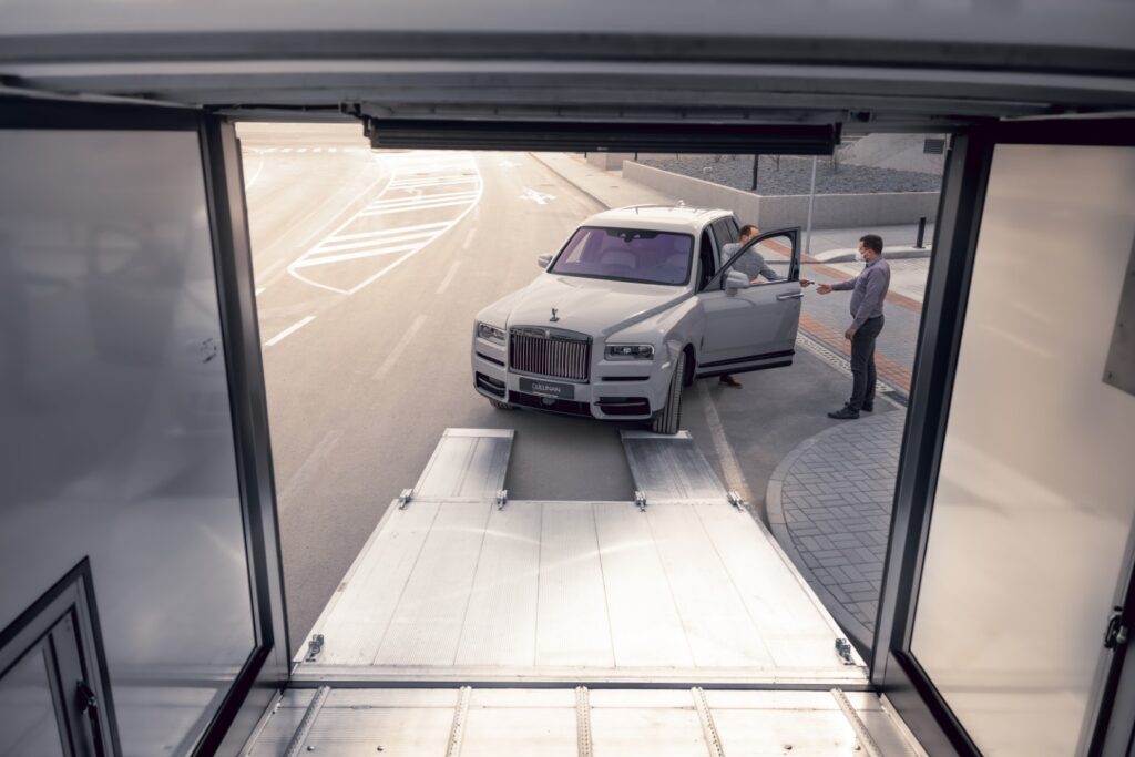 KRYTÝ TRANSPORT VOZŮ A MOTOCYKLŮ