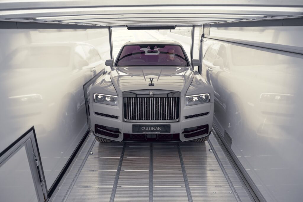 KRYTÝ TRANSPORT VOZŮ A MOTOCYKLŮ