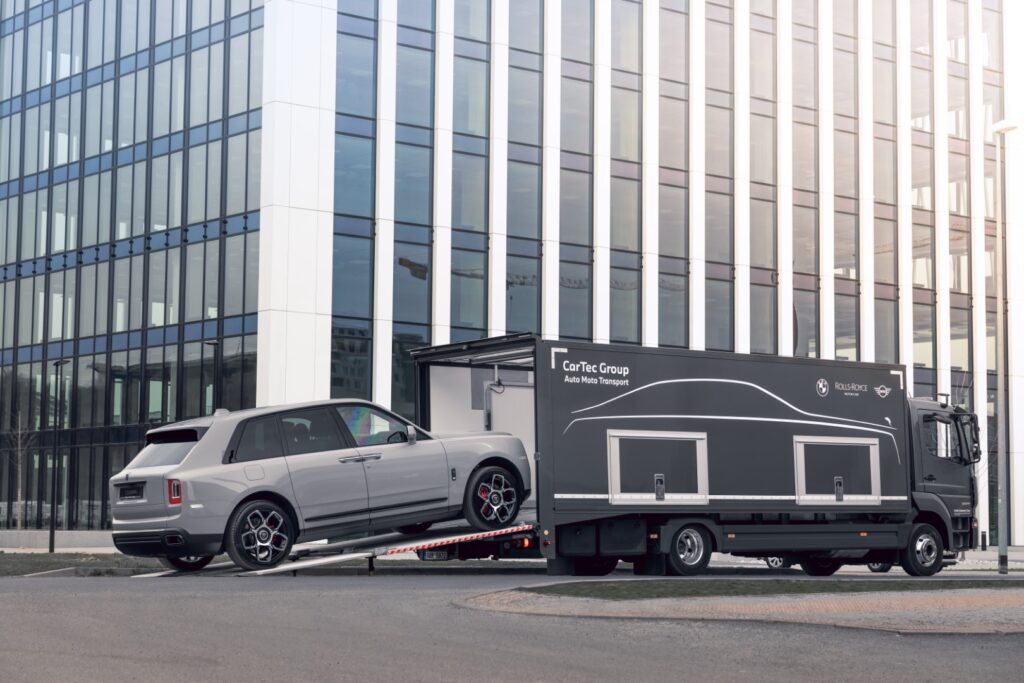 KRYTÝ TRANSPORT VOZŮ A MOTOCYKLŮ