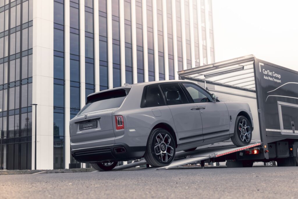 KRYTÝ TRANSPORT VOZŮ A MOTOCYKLŮ