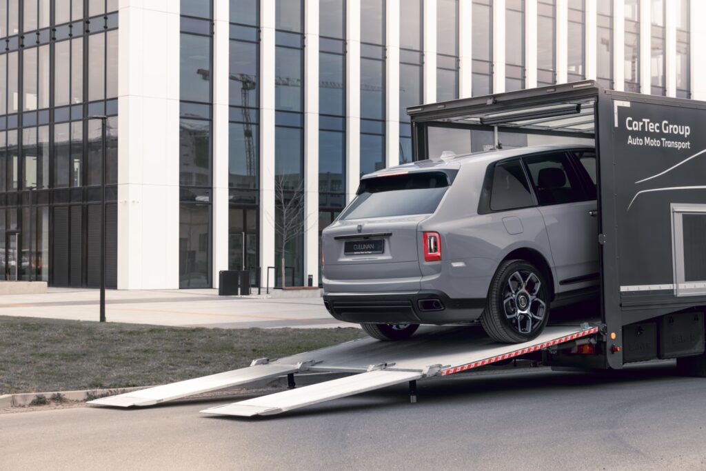 KRYTÝ TRANSPORT VOZŮ A MOTOCYKLŮ