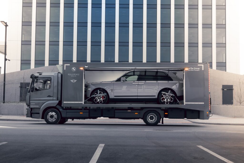 KRYTÝ TRANSPORT VOZŮ A MOTOCYKLŮ