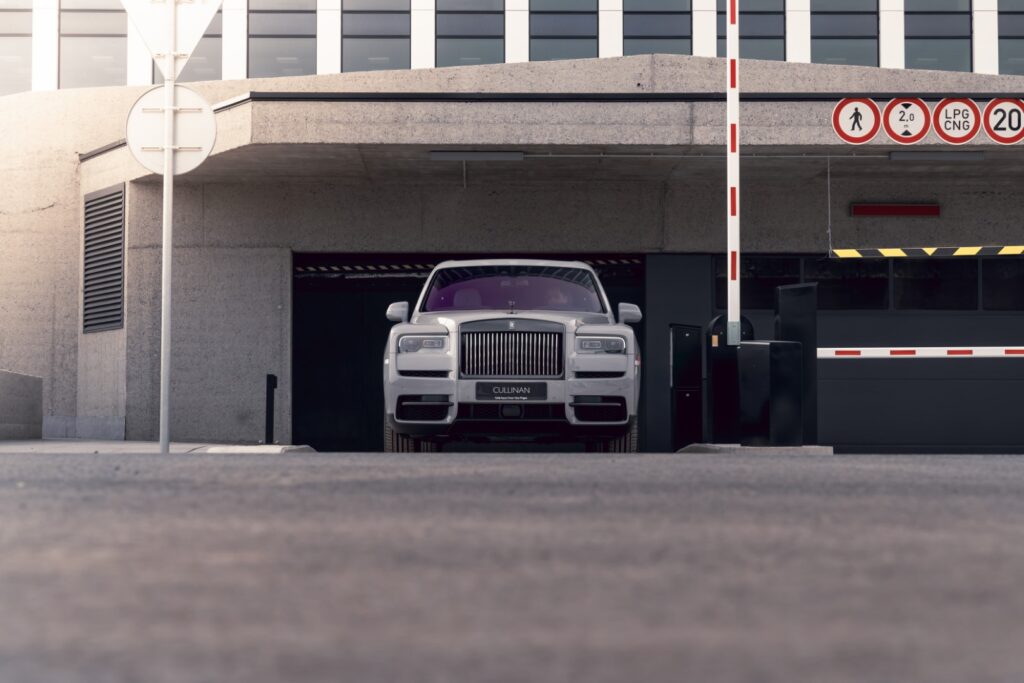 KRYTÝ TRANSPORT VOZŮ A MOTOCYKLŮ