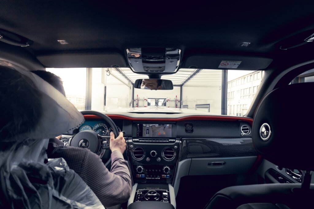 KRYTÝ TRANSPORT VOZŮ A MOTOCYKLŮ