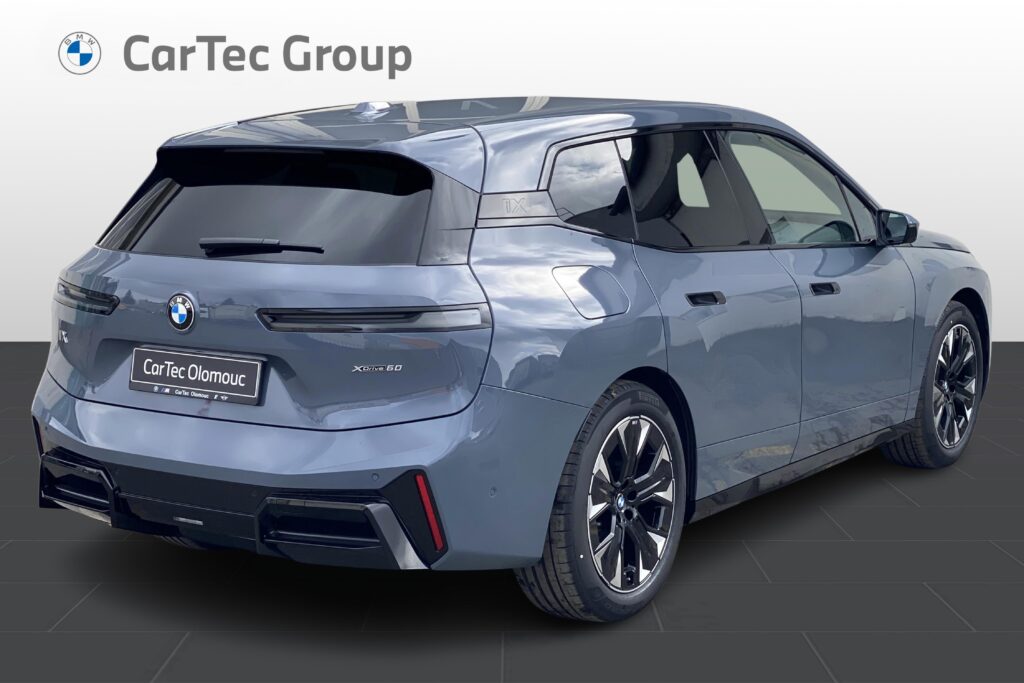 BMW iX xDrive60
